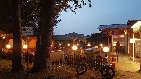 093 Abendstimmung im Biergarten